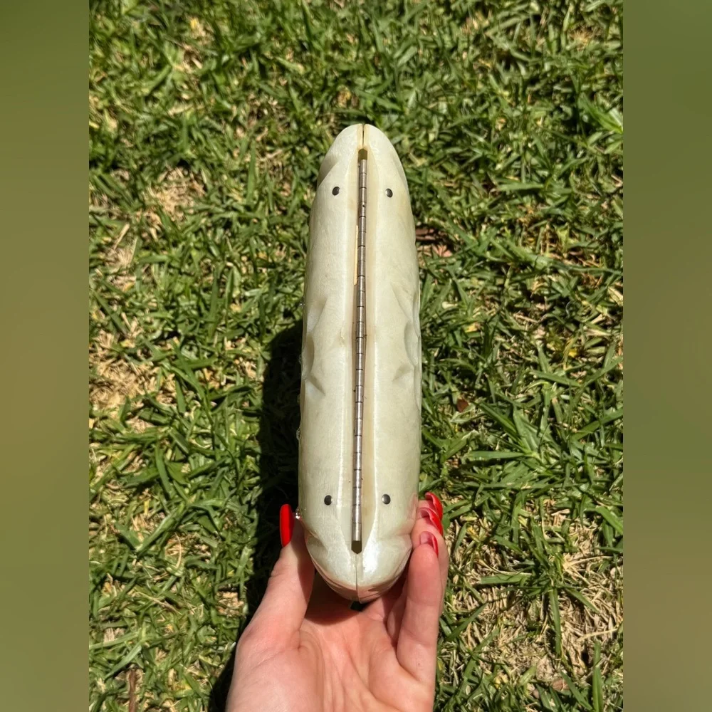 60s Vintage Carved Pearlescent Lucite Clutch - Picture 4 of 7